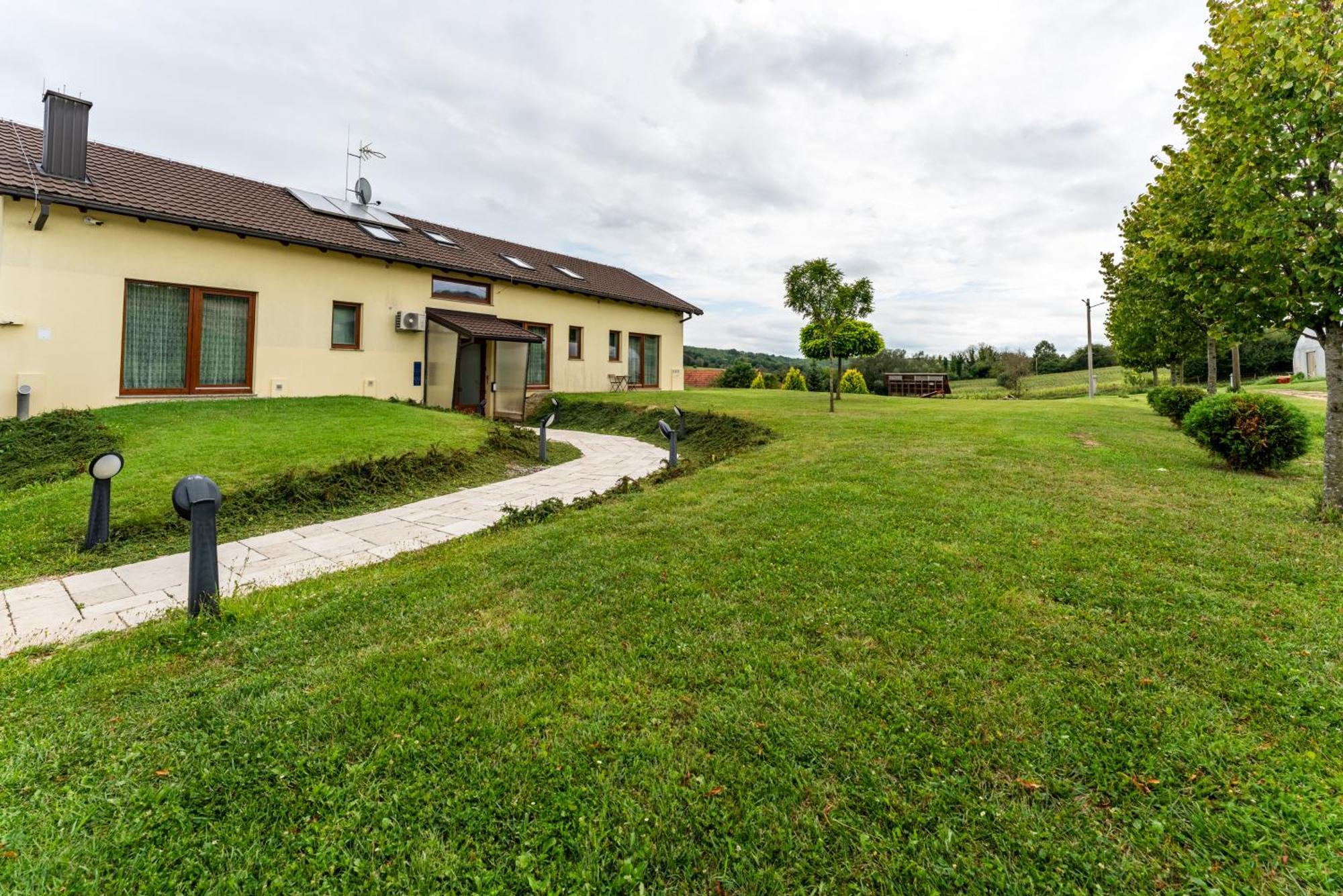 Bed&Breakfast Vinarija Coner Bjelovar Eksteriør bilde