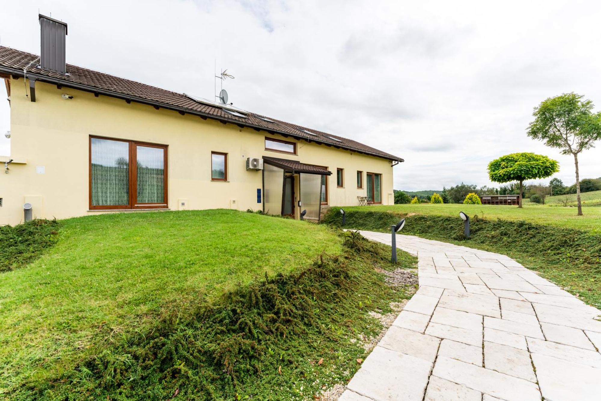 Bed&Breakfast Vinarija Coner Bjelovar Eksteriør bilde
